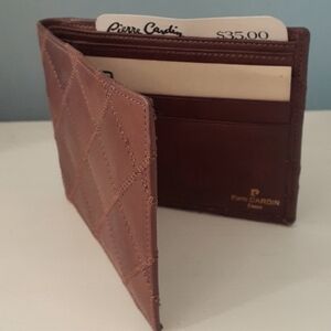 Vintage brown leather Pierre Cardin billfold wallet ☀️